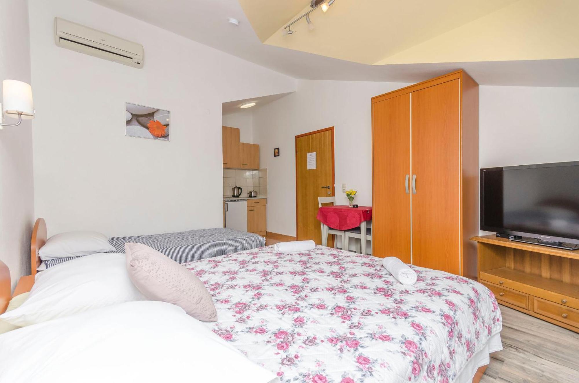 Apartments Rajka Vodice Ngoại thất bức ảnh
