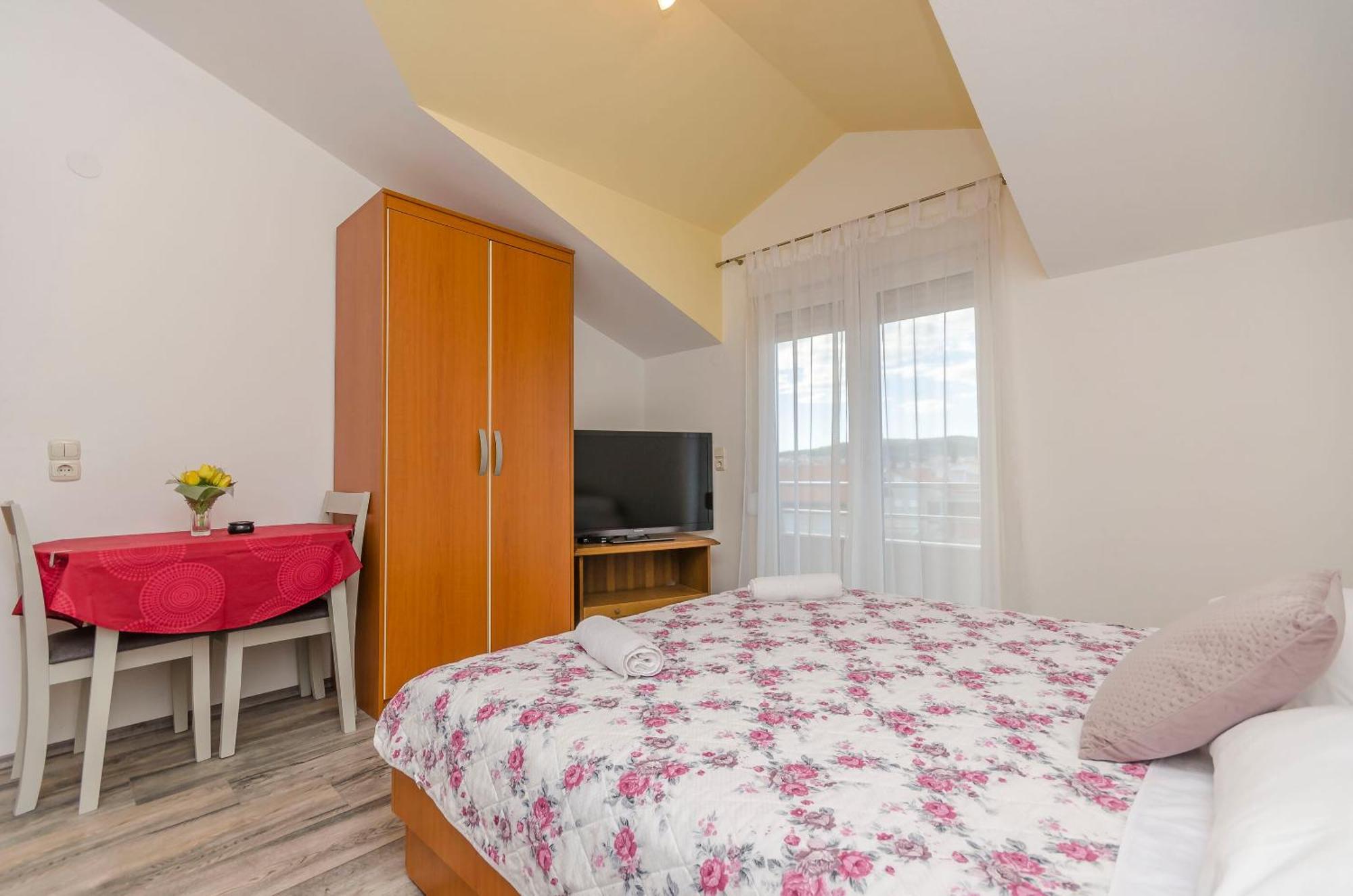 Apartments Rajka Vodice Ngoại thất bức ảnh